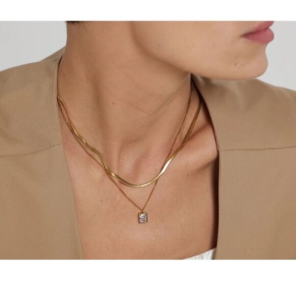 #15 18K Gold Plated Unique Crystal Necklace - Picture 4 of 10